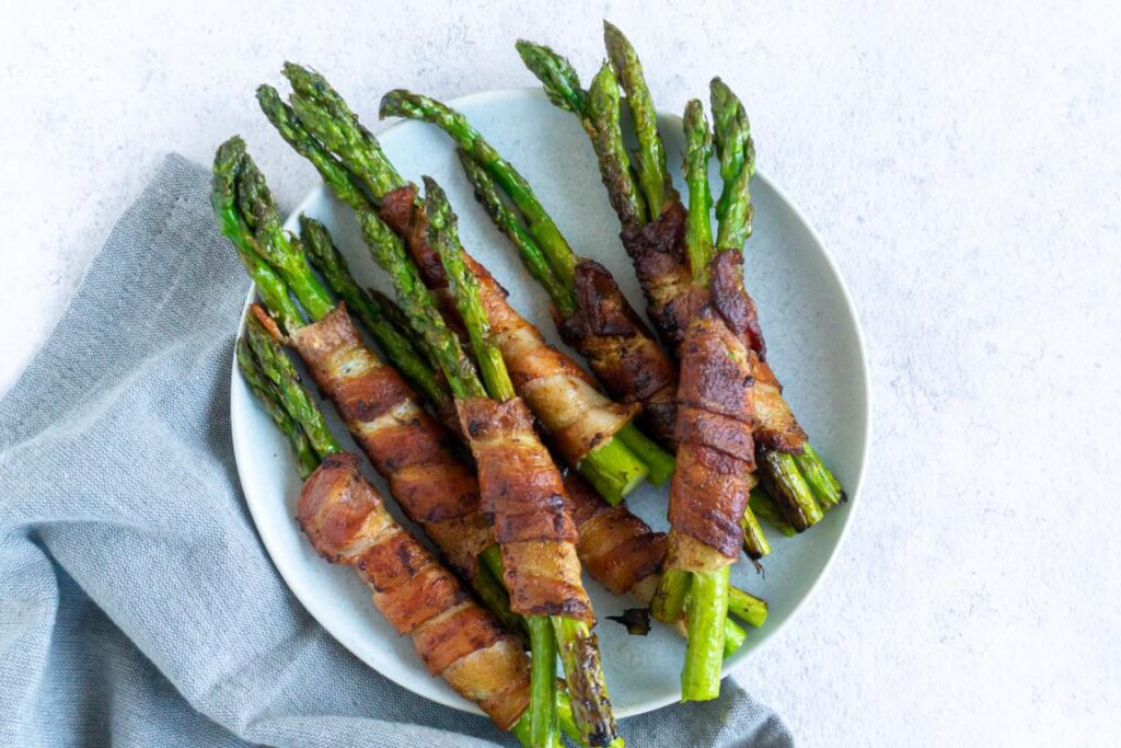 Asparges med bacon