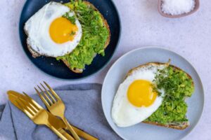 Avocadomad med spejlæg
