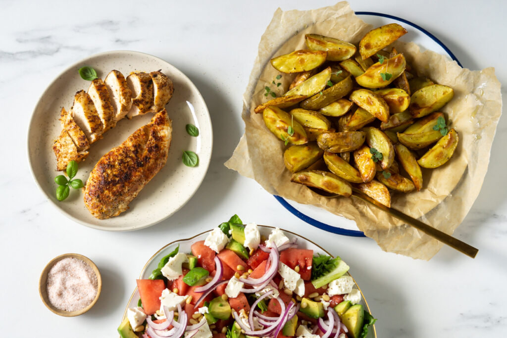 Kylling med vandmelonsalat og kartofler